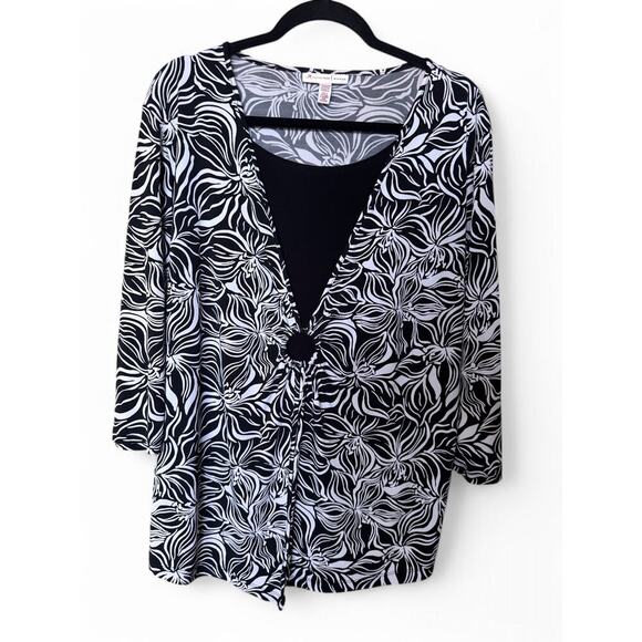 JM Collection Tops - Black & White Floral Print Ring Detail Blouse – Size 1X
